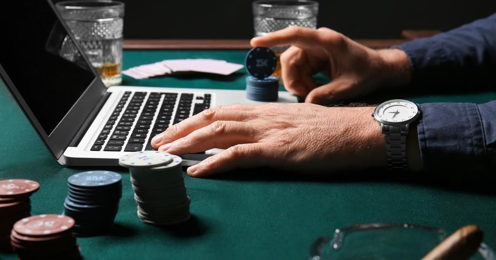 Giro d'affari da oltre 18 miliardi e 50mila posti di lavoro a rischio: il boom del gioco illegale grazie al lockdown
